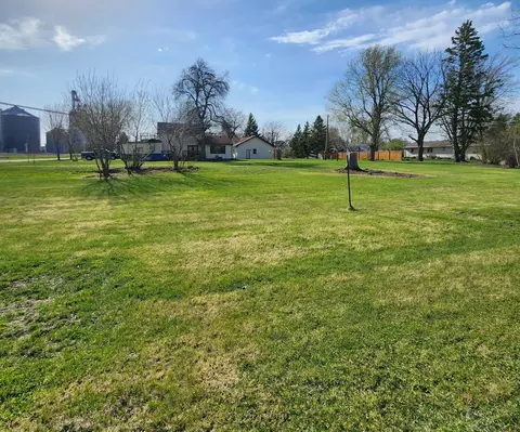 602 E Willow Ave, Olivia, MN 56277 photo 6