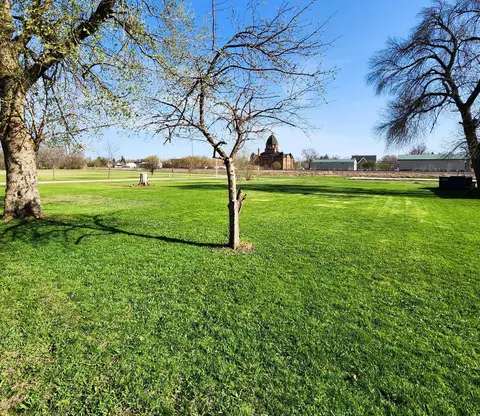 602 E Willow Ave, Olivia, MN 56277 photo 7