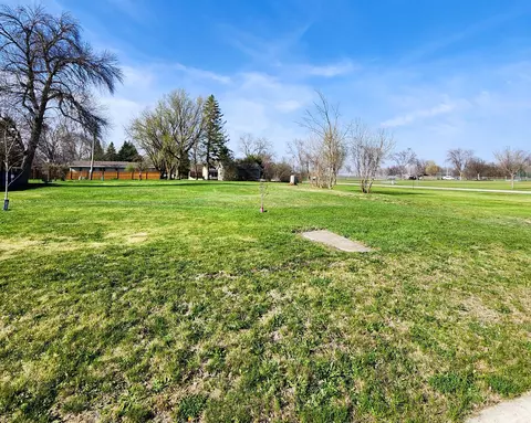 602 E Willow Ave, Olivia, MN 56277 photo 4