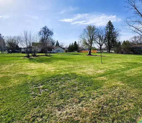602 E Willow Ave, Olivia, MN 56277 photo 3