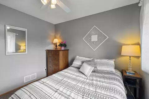 Bedroom - 7018 Eagle Trl, Centerville, MN 55038 photo 7 of 10