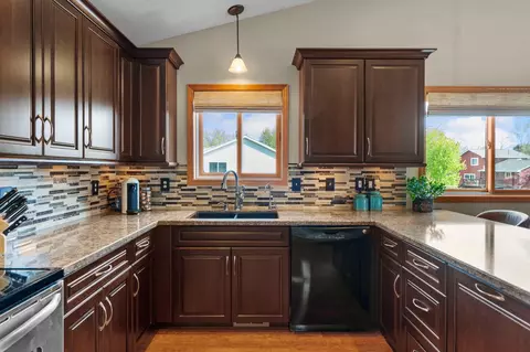Kitchen - 7018 Eagle Trl, Centerville, MN 55038 photo 4 of 8