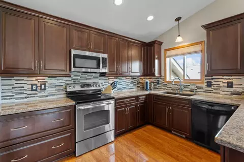 Kitchen - 7018 Eagle Trl, Centerville, MN 55038 photo 8 of 8
