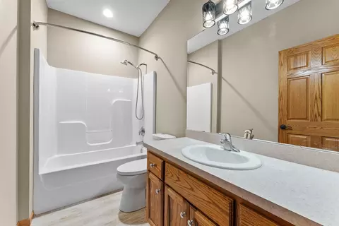 Bath - 573 Taft Loop S, Cambridge, MN 55008 photo 6 of 6