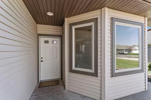 Entry Way - 573 Taft Loop S, Cambridge, MN 55008 photo 4 of 4