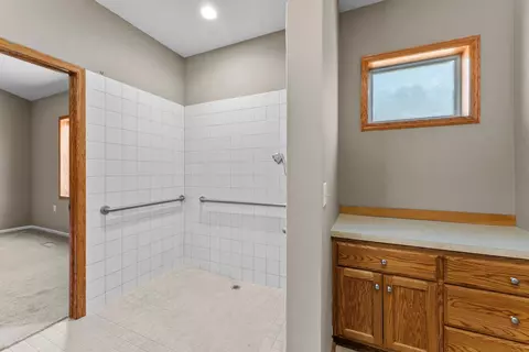 Bath - 573 Taft Loop S, Cambridge, MN 55008 photo 3 of 6