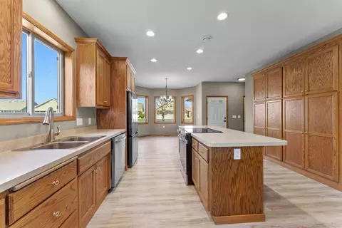 Kitchen - 573 Taft Loop S, Cambridge, MN 55008 photo 3 of 6