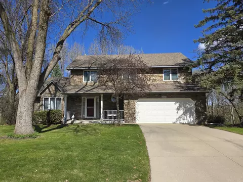 4710 White Oak Ct, Eagan, MN 55122