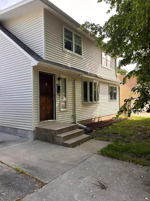 3765 74th St E, Inver Grove Heights, MN 55076