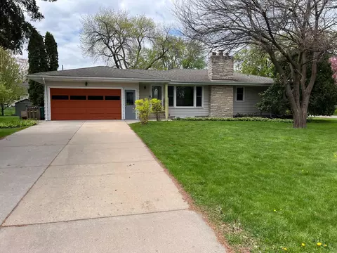 2017 Beacon St, Roseville, MN 55113