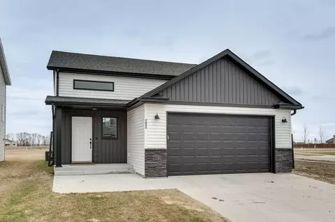 7052 Benji Ln, Horace, ND 58047