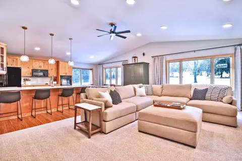 Living - 303 24th St NW, Austin, MN 55912 photo 4 of 4