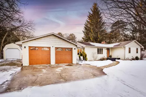 Exterior - 303 24th St NW, Austin, MN 55912 photo 4 of 9