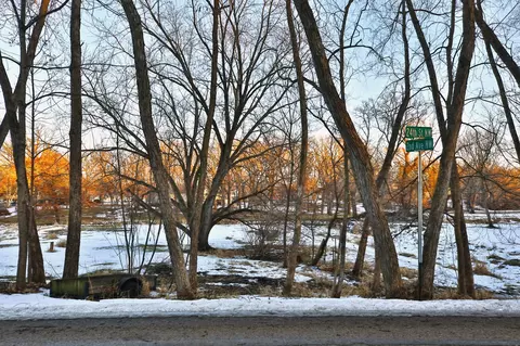 Exterior - 303 24th St NW, Austin, MN 55912 photo 8 of 9
