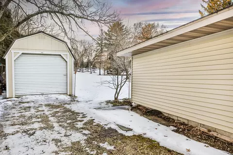 Exterior - 303 24th St NW, Austin, MN 55912 photo 7 of 9