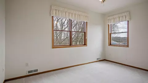 Bedroom - e5110 Interlachen Boulevard, Eleva, WI 54738 photo 4 of 11