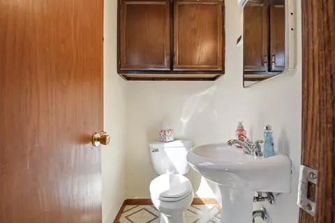 Bath - 520 Ann St SE, Willmar, MN 56201 photo 2 of 2
