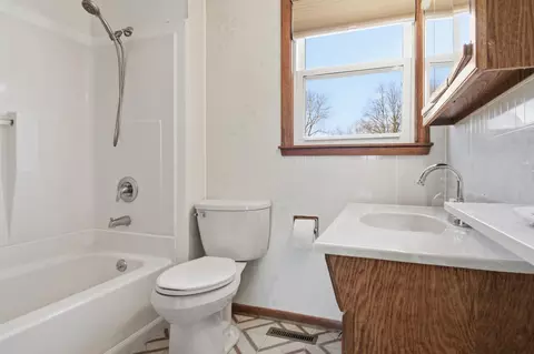 Bath - 520 Ann St SE, Willmar, MN 56201 photo 1 of 2