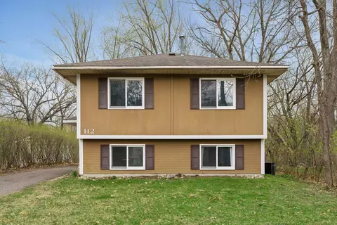 112 Mcgregor Ave N, Mahtomedi, MN 55115