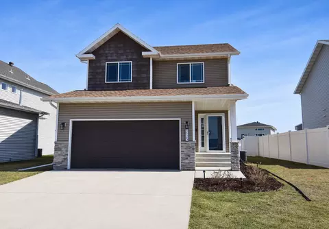 5525 8th St W, West Fargo, ND 58078
