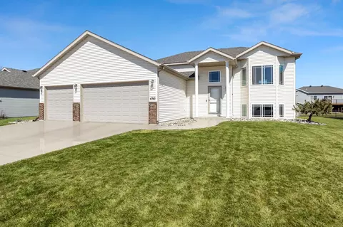4745 48th Ave S, Fargo, ND 58104
