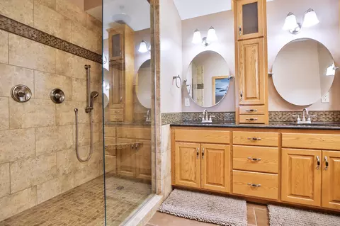 Bath - 17825 Holt Ct, Faribault, MN 55021 photo 1 of 4