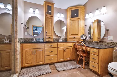 Bath - 17825 Holt Ct, Faribault, MN 55021 photo 2 of 4