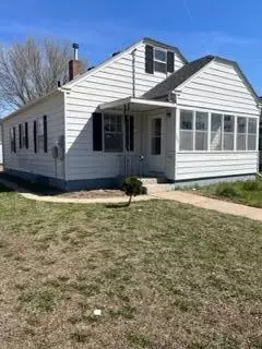 Exterior - 102 8th St, Windom, MN 56101 photo 1 of 2