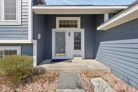3877 Kennet Cir, Eagan, MN 55123