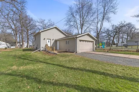 879 17th St SE, Forest Lake, MN 55025