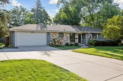 2700 Quail Ave N, Golden Valley, MN 55422