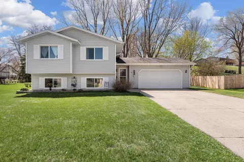 1931 Greenwood Dr, Owatonna, MN 55060