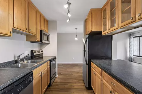 4110 Rahn Rd #121, Eagan, MN 55122
