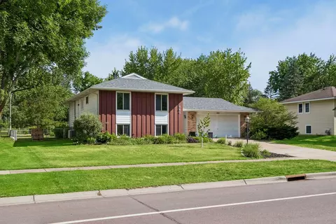 880 Whitney Dr, Apple Valley, MN 55124