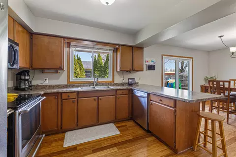 Kitchen - 1201 Prairie Ave SW, Faribault, MN 55021 photo 2 of 4