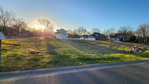 930 Shady Oak Cir, Monticello, MN 55362