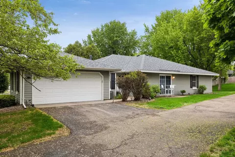 7775 Glenda Ct, Apple Valley, MN 55124
