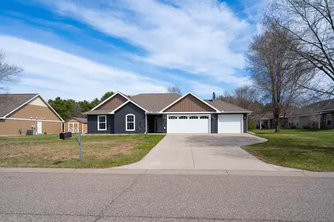 986 Platte Wood Dr, Royalton, MN 56373