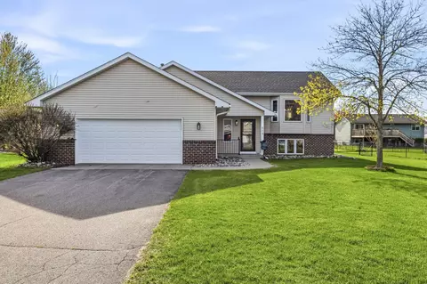 654 Timothy Ct, Shakopee, MN 55379