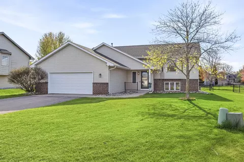 654 Timothy Ct, Shakopee, MN 55379