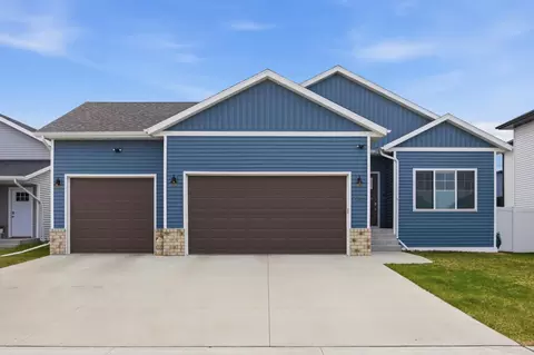 7238 27th St S, Fargo, ND 58104