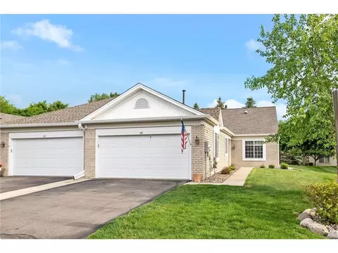 674 Lake View Dr, Woodbury, MN 55129