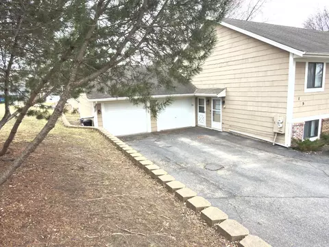 5 Somerset Dr, Waconia, MN 55387