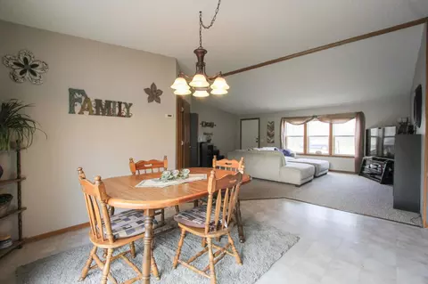 Dining - 7133 Fox Rd, Baxter, MN 56425 photo 1 of 3