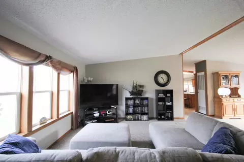 Living - 7133 Fox Rd, Baxter, MN 56425 photo 7 of 8