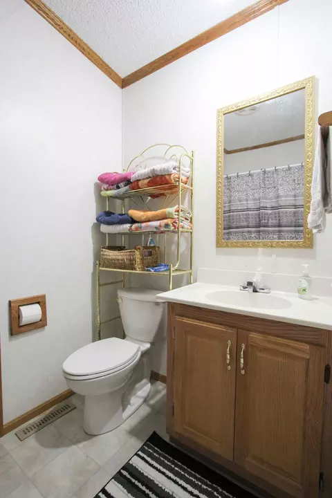 Bath - 7133 Fox Rd, Baxter, MN 56425 photo 4 of 5