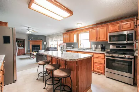 Kitchen - 7133 Fox Rd, Baxter, MN 56425 photo 4 of 4