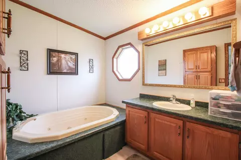 Bath - 7133 Fox Rd, Baxter, MN 56425 photo 2 of 5