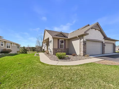 10697 Kingsfield Ln, Woodbury, MN 55129