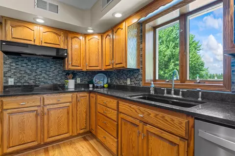 Kitchen - 4141 90th St NW, Oronoco, MN 55960 photo 3 of 6